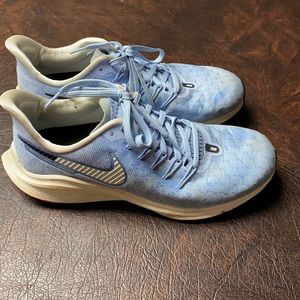 *SOLD* Nike zoom running shoes